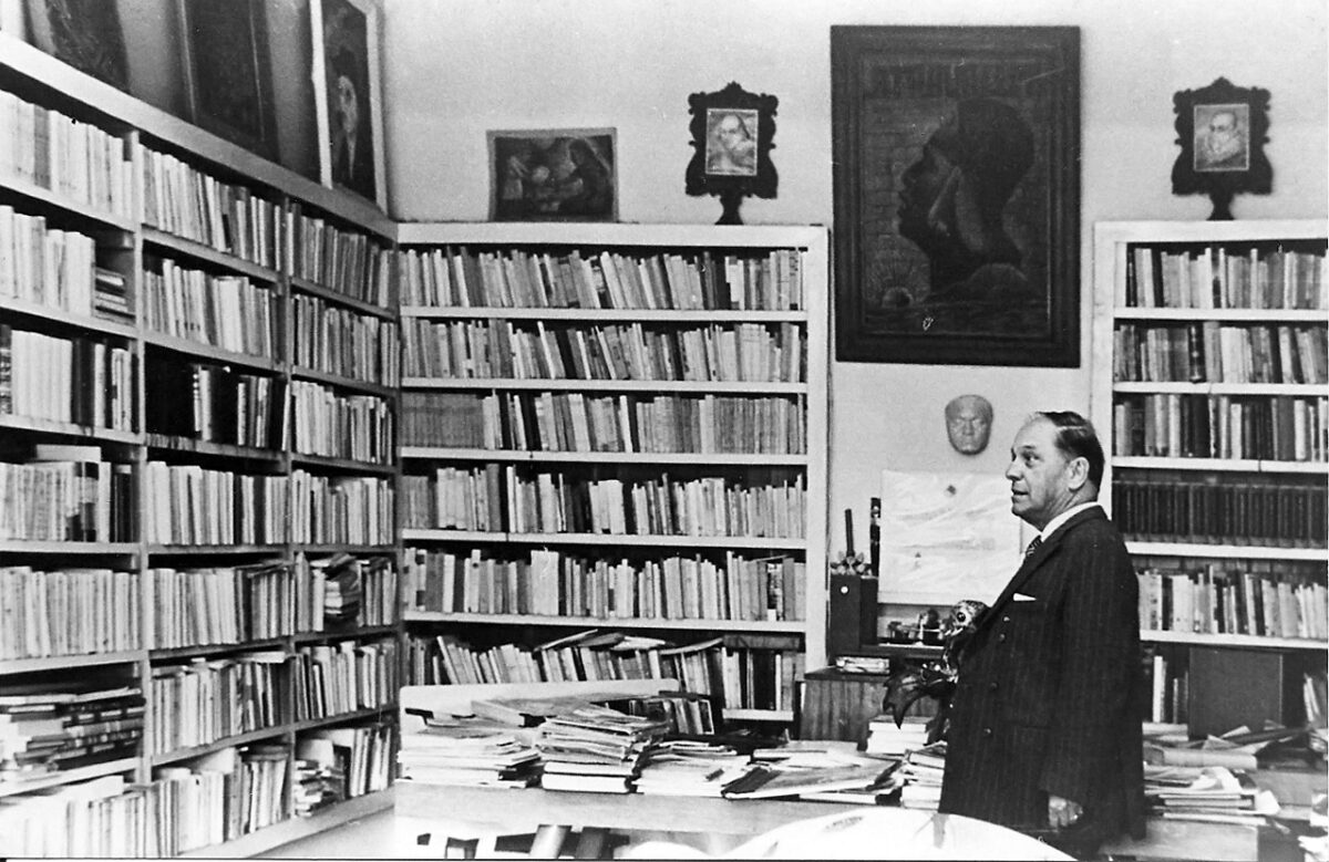 Benjamin Carrion in his library at the Bellavista house, Quito, 1969