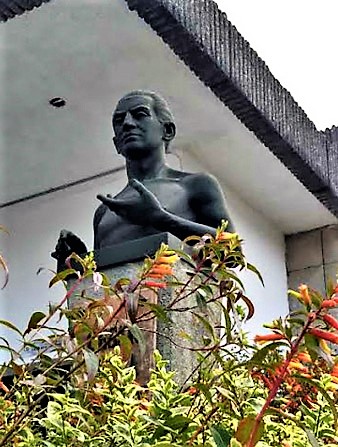 Bust of César Dávila Andrade at the University of Cuenca